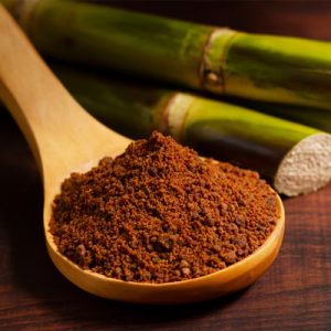 Wood-pressed organic oil preserving natural aroma and nutrients